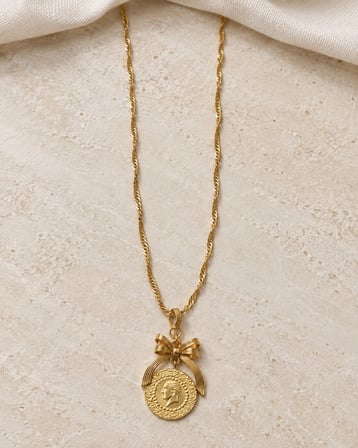 Dora's Shine Vintage Fiyonk Madalyon Kolye – Gold Portre Detaylı Zarif Kadın Kolyesi