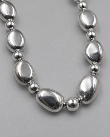 Mercury Bold – Gümüş Renk Oval Boncuklu Statement Kolye