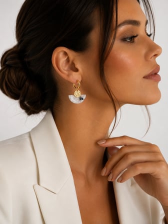 Alnis Atelier Ay Taşı Doğal Taş Kadın Küpe – Yelpaze Model Gold Renk Sallantılı Şık Küpe