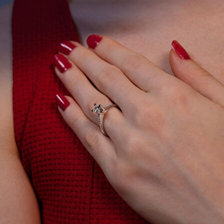  E Renk Toplam 0.32 Karat Pırlanta Kolu Taşlı Tektaş Yüzük