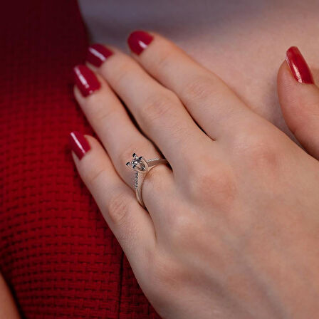  E Renk Toplam 0.37 Karat Pırlanta Kolu Taşlı Tektaş Yüzük