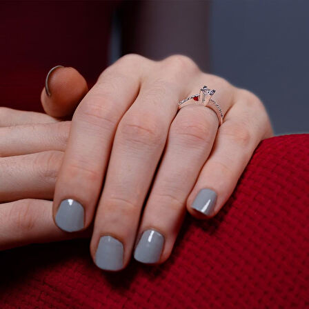 F Renk Toplam 0.34 Karat Pırlanta Tektaş Yüzük