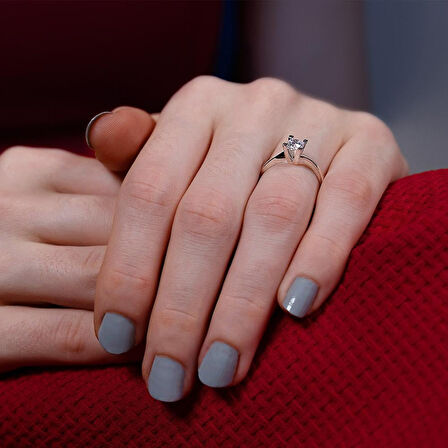 E Renk 0.30 Karat Pırlanta Tektaş Yüzük - HRD Sertifikalı