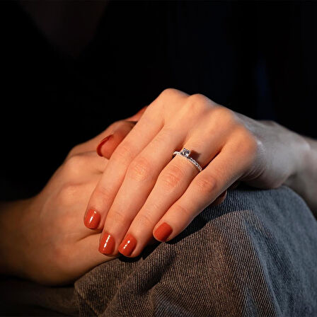 0.44 Karat Özel Tasarım Pırlanta Tektaş Yüzük