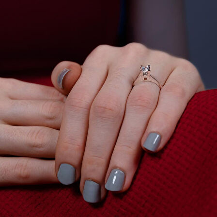 G Renk 0.30 Karat Pırlanta Tektaş Yüzük - HRD Sertifikalı