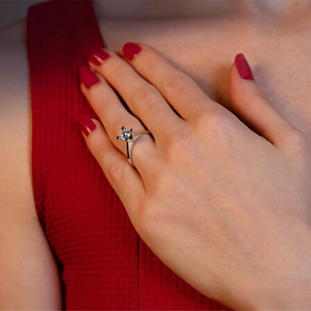 F Renk 0.60 Karat Pırlanta Tektaş Yüzük - HRD Sertifikalı