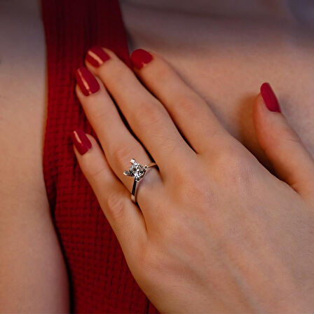 E Renk 1 Karat Pırlanta Tektaş Yüzük - HRD Sertifikalı 