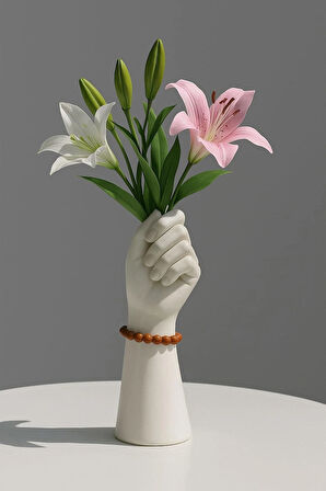 Dekoratif El Şeklinde Beton Vazo – 16 cm Yükseklik, 6 cm Derinlik