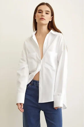 Kadın Beyaz Oversize Omuz İşlemeli Gömlek