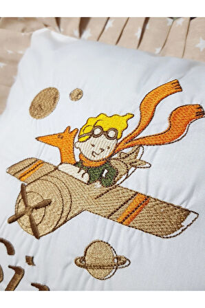 Bebek İsimli Nakışlı Kırlent 40x40 cm Takı Yastığı İçi Dolgulu Fırfırlı