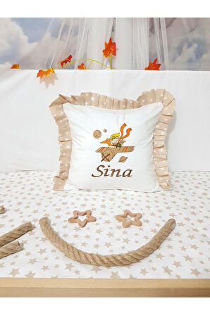 Bebek İsimli Nakışlı Kırlent 40x40 cm Takı Yastığı İçi Dolgulu Fırfırlı