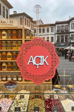 Hazeran Rattan Desenli Modern Açık/Kapalı Tabelası - Kırmızı