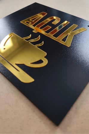 Ahşap Üzeri Gold Aynalı Pleksi Açık-Kapalı Cafe ve Restaurant Tabelası