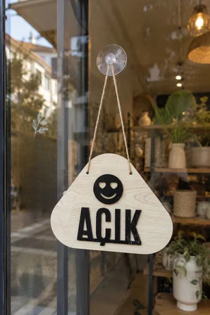 Ahşap Lazer Kesim Emoji Figürlü Açık-Kapalı Tabelası - Akçaağaç