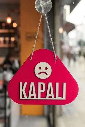 Ahşap Lazer Kesim Emoji Figürlü Açık-Kapalı Tabelası - Kırmızı