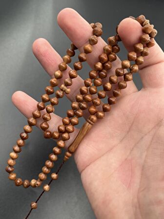 Kuka Tesbih Kahverengi Beyzi Model 7x7mm 99 Tane Sistemli Tane Boşlukları Ayarlanabilir Püskül KU020140.020324