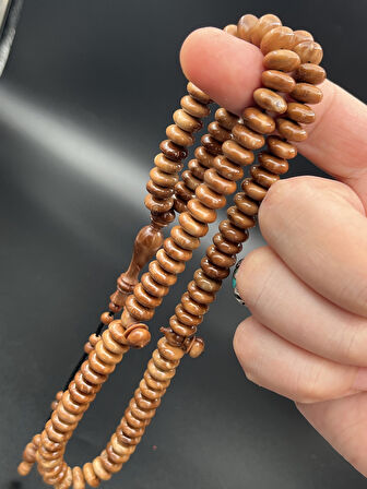 Kuka Tesbih 99'lu 10x5 mm Basık Tekerlek Kesim Sistemli Kahverengi Doğal Model – KU280360.190425