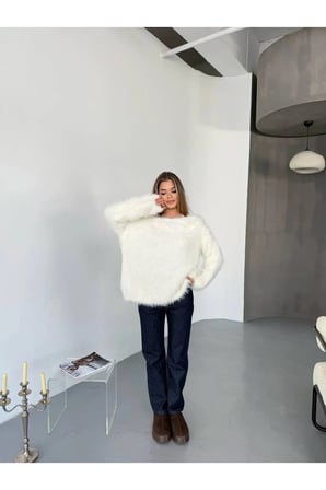 Tüylü Triko Kazak — Beyaz