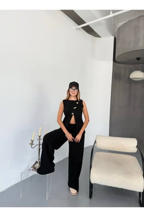 Gold Aksesuarlı Triko Takım — Siyah