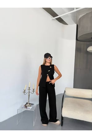 Gold Aksesuarlı Triko Takım — Siyah