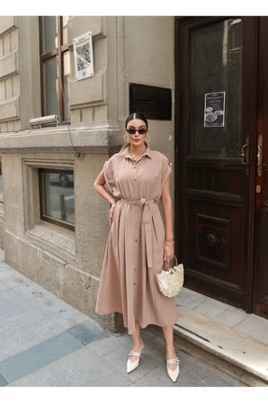 Crep Kumaş Düğmeli Kuşaklı Elbise — Bej