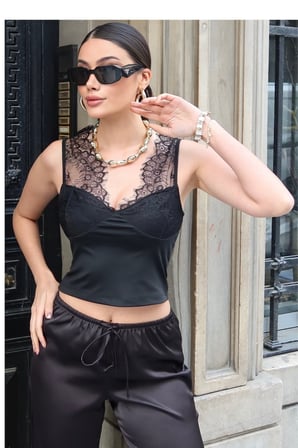 Dalgıç Kumaş Dantel Detaylı Crop — Siyah