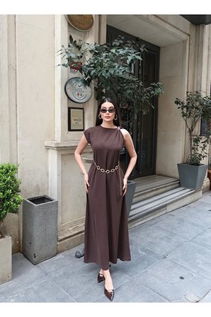 Linda Kumaş Aksesuarlı ve Kemerli Elbise