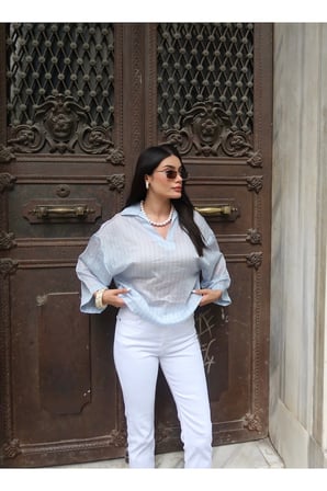 Çizgili Transparan Kumaş Polo Yaka Bluz — Mavi