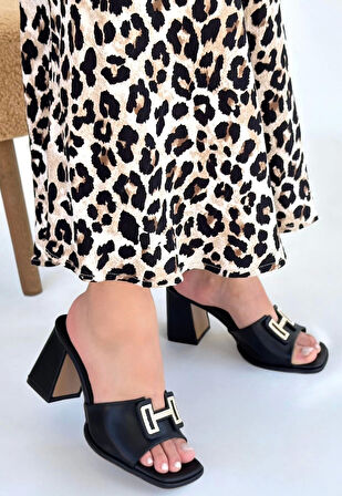 Caren Siyah Cilt Topuklu Terlik