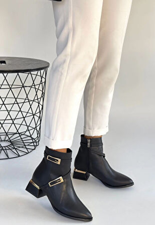 İnay Siyah Cilt Topuklu Bot