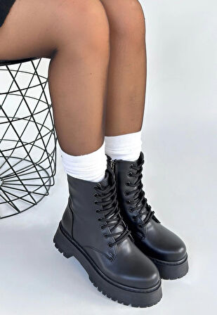 Jonni Siyah Cilt Bağcıklı Bot