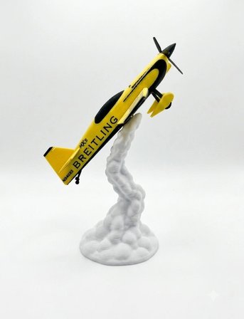 Breitling Akrobasi Uçağı 3D Figür & Masa Standı – Bulut Efektli Özel Tasarım Dekoratif Model