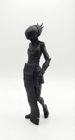 Özel Tasarım Modern Siyah Konsept Heykel (17cm)Mekanlarınıza sanatsal bir dokunuş, gizemli ve modern bir hava katmaya hazır mısınız? Klasik mimari formları sürrealist figüratif tasarımla harmanlayan bu özel dekoratif obje, bulunduğu her ortamda dikka