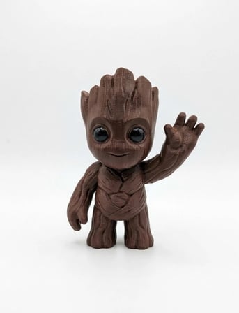 3D Yazıcı Üretimi Sevimli Ahşap Dokulu Groot Figürü – Masa & Ev Dekorasyonu