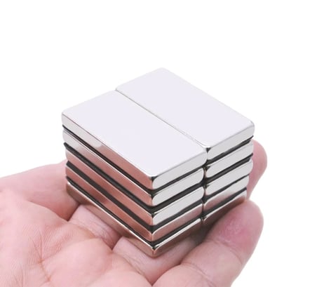 40×20×5 Mm N35 Neodyum Mıknatıs – Nikel Kaplama, Köşeli (10’lu Paket)