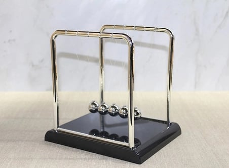 Özel Üretim Fizik Bilim Hediyelik Masa Üstü Newton Beşiği Kinetik Denge Balans Dekoru Alk3802