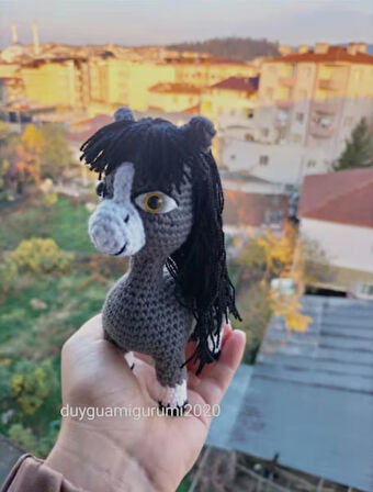 Amigurumi at oyuncak Karatay doru atı 