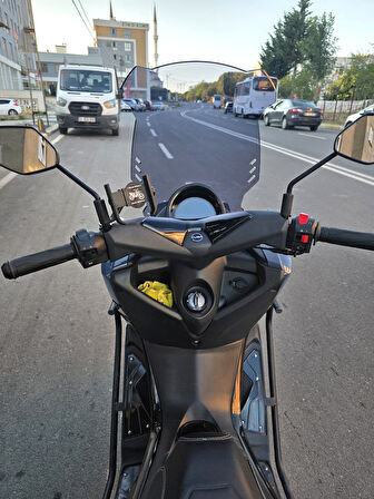 MOTOCAM Küba Newcity 125 Siperlik Ön Cam 2023-2025 Model 65cm Füme Renkli 4mm ORTA BOYLU