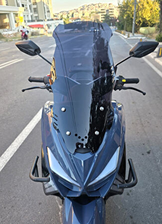 MOTOCAM Küba Newcity 125 Siperlik Ön Cam 2023-2025 Model 65cm Siyah Renkli 4mm ORTA BOYLU