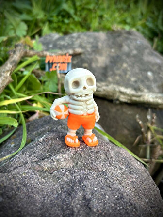 Oyuncak Kumsal İskeleti- Sıcak Kumların Gizemli Bekçisi!👻💀🌴3D Hareketli Organik Model-Orta Boy