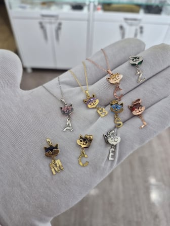 925 Ayar kişiye özel doğum taşlı harfli kedi kolye.rose.gold.rodaj