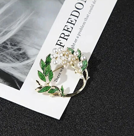 Yaprak Figürlü İnci Modelli Zarif Broş