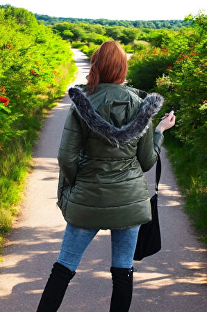 Kışlık Orta Boy Kapüşonlu Kürklü Su Geçirmez Şişme Mont