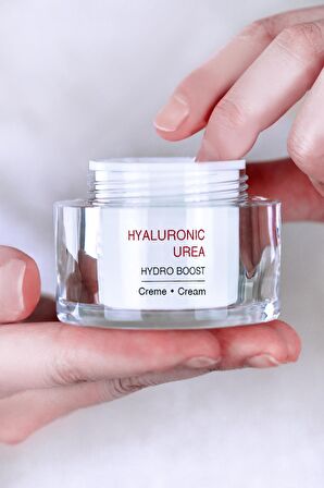 Hyaluronic Urea Yaşlanma Karşıtı Allantoin / Laktik Asit / Balmumu 30 Yaş + Gece-Gündüz Yüz ve Boyun Kremi 50 ml