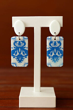 Lu-1 El Yapımı Etnik Desenli Polimer Kil Küpe – Mavi & Beyaz