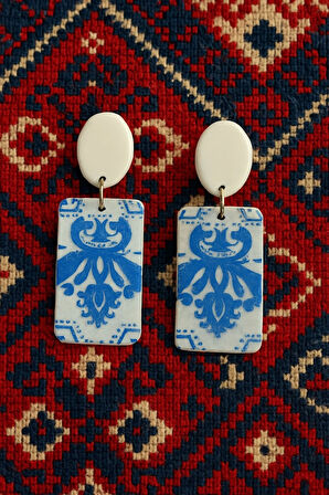 Lu-1 El Yapımı Etnik Desenli Polimer Kil Küpe – Mavi & Beyaz