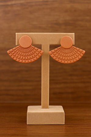 Kleopatra-1 El Yapımı Polimer Kil Yarım Ay Küpe – Tarçın Tonu