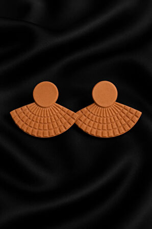 Kleopatra-1 El Yapımı Polimer Kil Yarım Ay Küpe – Tarçın Tonu