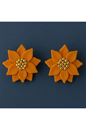 El Yapımı Turuncu Çiçek Küpe – Zarif & Canlı Tasarım