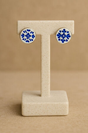 Sera Mavi Desenli El Yapımı Seramik Küpe – Minimal & Zarif Tasarım